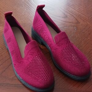 Elegant Women's Knit Loafers - Burgundy